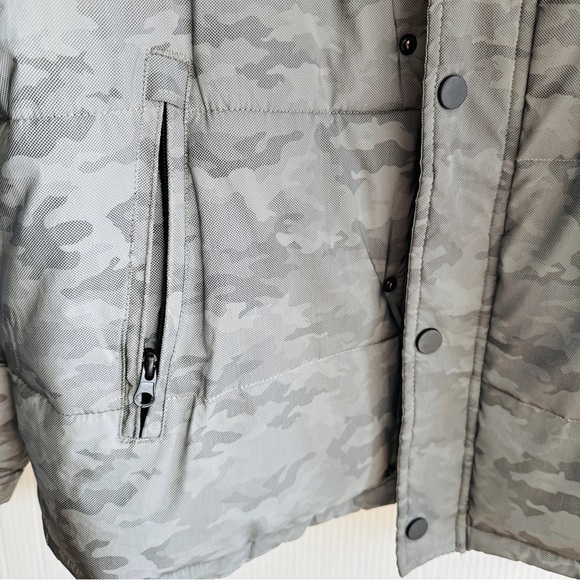 Men's Gray Reflective Camo Puffer Jacket - Size M - Picture 3 of 9